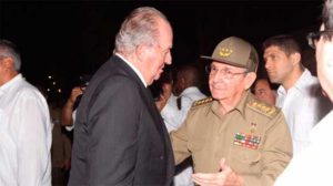 73084_juan_carlos_i_con_raul_en_el_acto_de_la_habana_de_despedida_a_fidel_castro___foto___casareal_